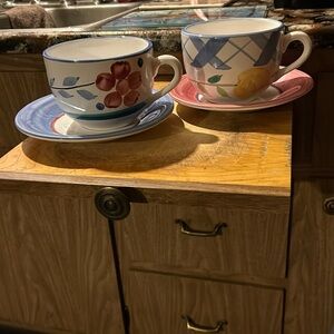 4 piece large soup 🥣 bowls (2) bowls & (2) saucers